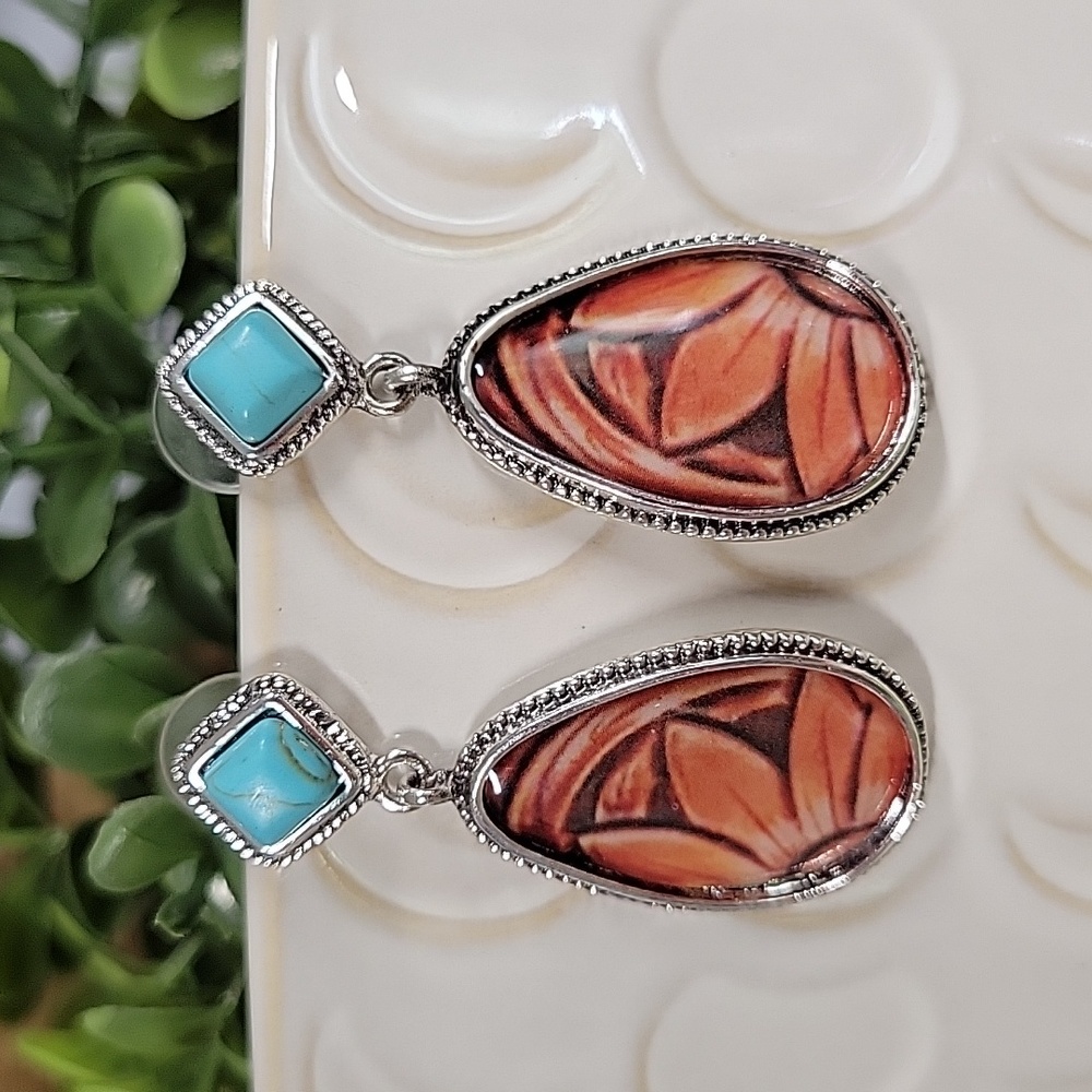 Woodgrain Floral Drop Earrings - Picture 5 of 5